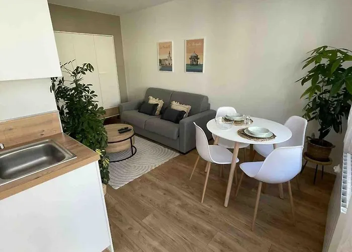 Le Petit Rochelais Proche Marche Et Gare Sncf Apartmán *